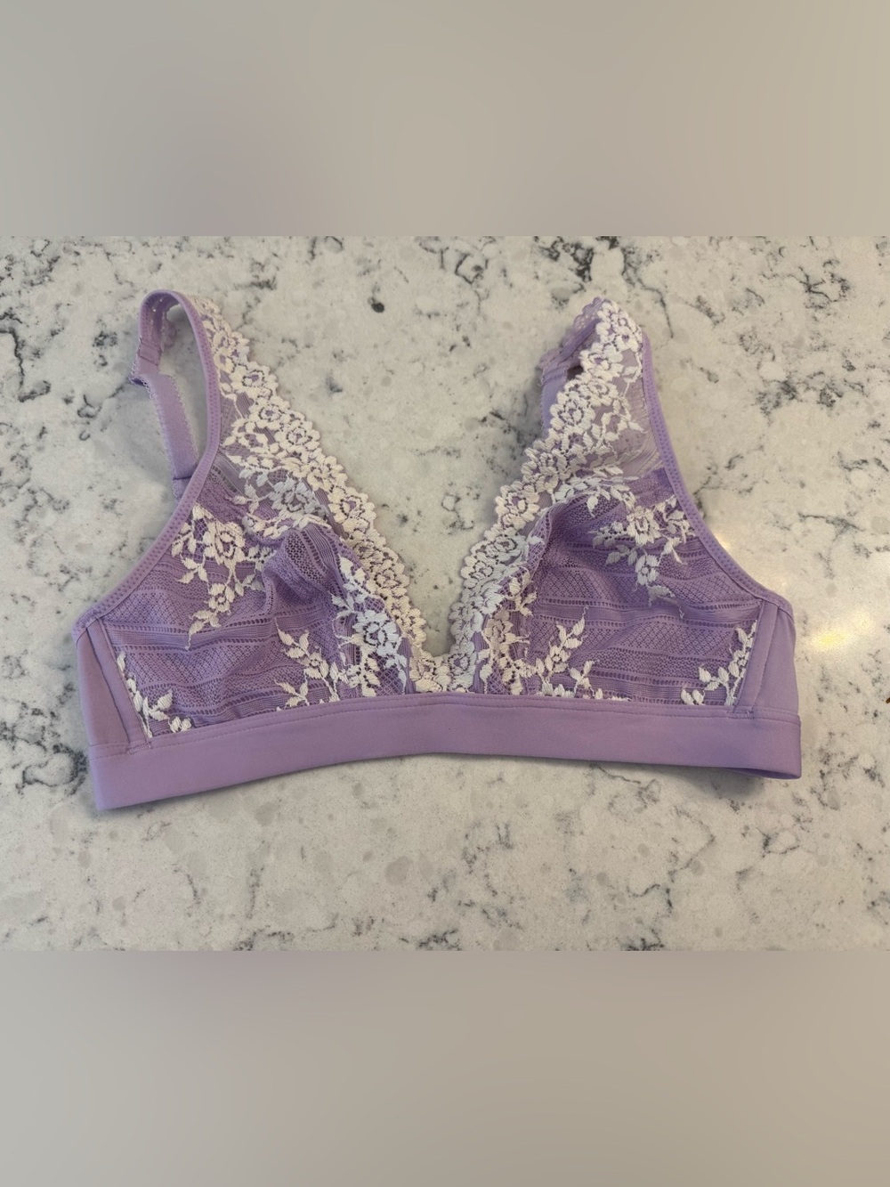 Wacoal Lavender/Cream Lace Bralette. Wireless/Non padded/ Elegant Size 34 NWOT